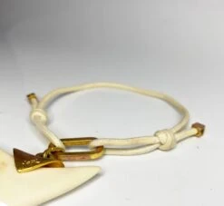 2000s Yves Saint Laurent Shark Tooth Shaped Horn Bracelet 9 2000s Yves Saint Laurent Shark Tooth Shaped Horn Bracelet -Mode Bijouterie Magasin IMG 9940 1 master