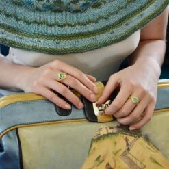 Kent Raible 18 Karat Gold Chrysoprase Cocktail Ring With Fine Granulation 12 Kent Raible 18 Karat Gold Chrysoprase Cocktail Ring With Fine Granulation -Mode Bijouterie Magasin Isabel Chryso Avery rings master