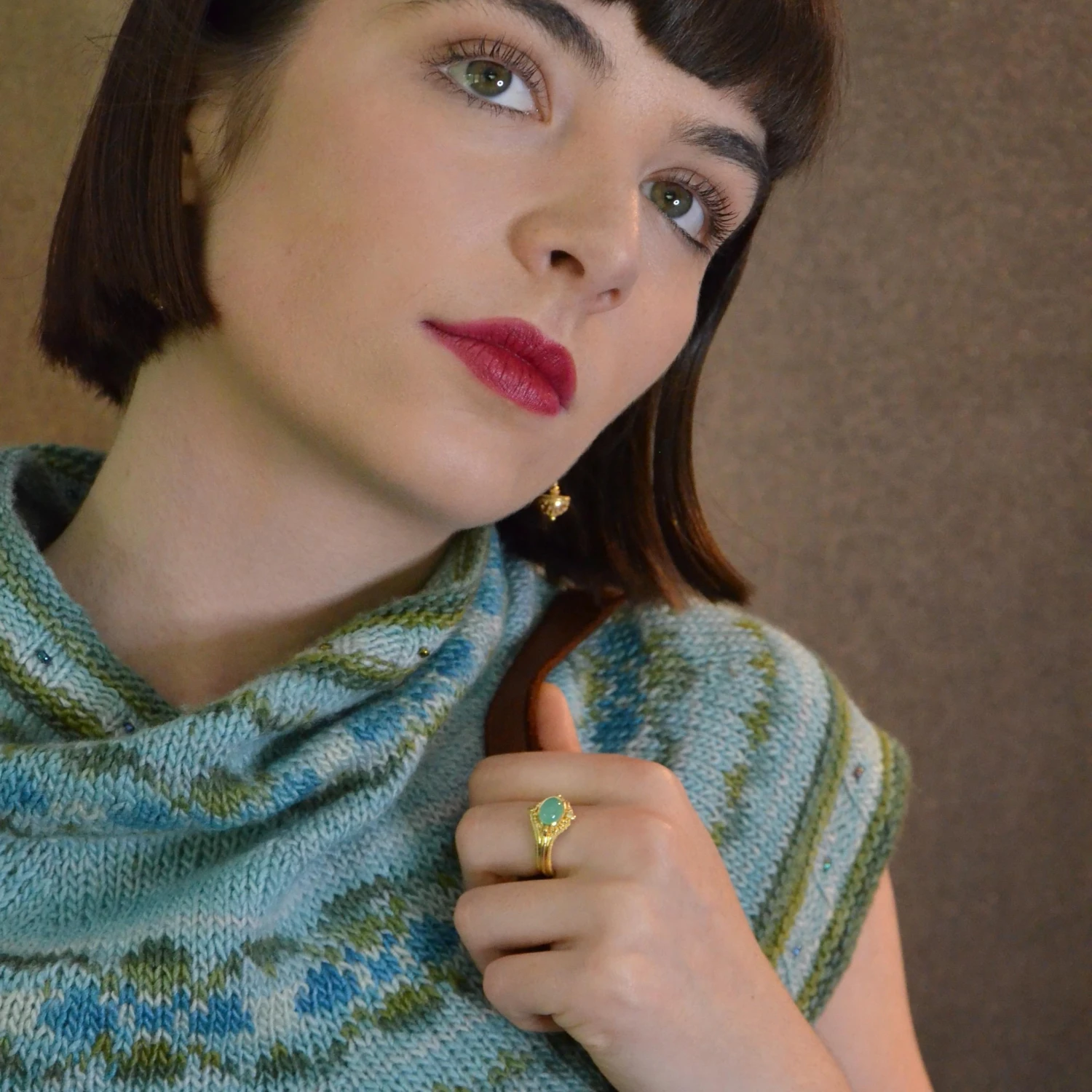 Kent Raible 18 Karat Gold Chrysoprase Cocktail Ring With Fine Granulation 5 Kent Raible 18 Karat Gold Chrysoprase Cocktail Ring With Fine Granulation – Image 3