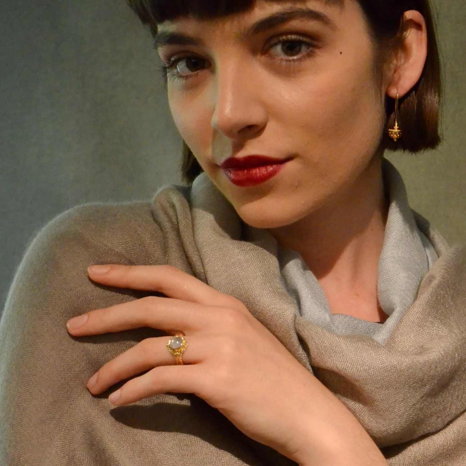 Kent Raible 18 Karat Gold Pale Blue Star Sapphire Solitaire Ring 7 Kent Raible 18 Karat Gold Pale Blue Star Sapphire Solitaire Ring – Image 5