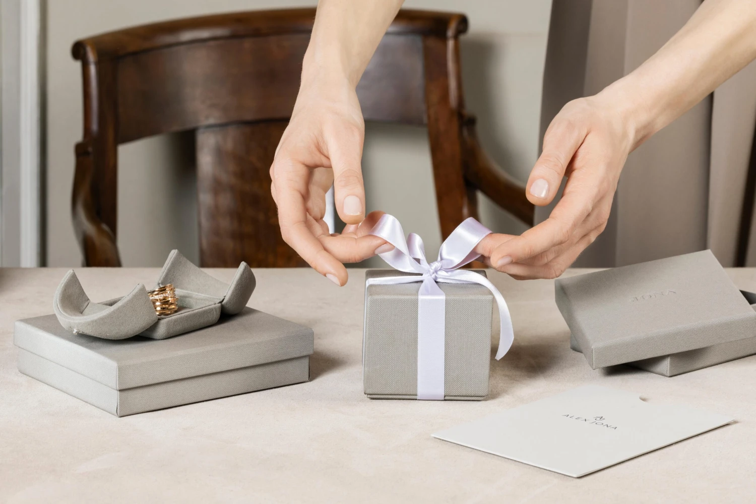 Alex Jona Burmese Spinel 18 Karat Rose Gold Bracelet 16 Alex Jona Burmese Spinel 18 Karat Rose Gold Bracelet – Image 14