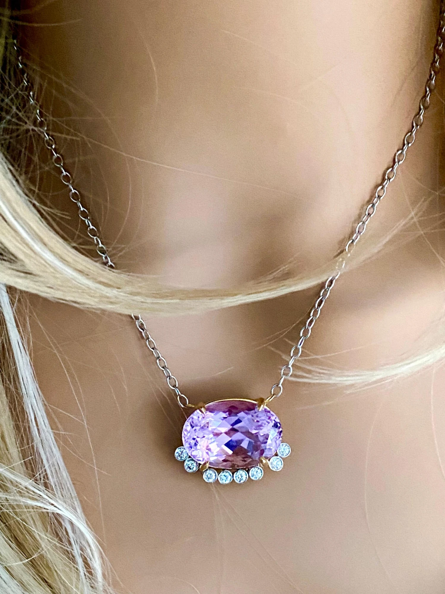 Eighteen Karat Yellow Gold 30.85 Carat Natural Kunzite Diamond Pendant Necklace 8 Eighteen Karat Yellow Gold 30.85 Carat Natural Kunzite Diamond Pendant Necklace – Image 6