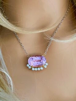 Eighteen Karat Yellow Gold 30.85 Carat Natural Kunzite Diamond Pendant Necklace 12 Eighteen Karat Yellow Gold 30.85 Carat Natural Kunzite Diamond Pendant Necklace -Mode Bijouterie Magasin KUNZITE JPG NEW master