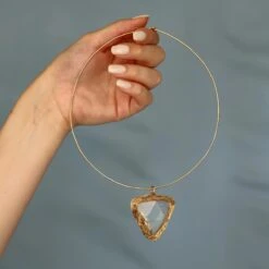 Triangle Rock Crystal Choker & One-Off Necklace In 14kt Gold Cocktail Statement -Mode Bijouterie Magasin Kristle SheilaWestera GK hand LR master