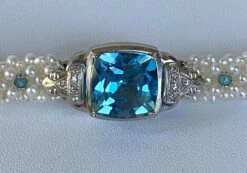 Marina J. 18k White Gold, Diamond, Pearl & London Blue Topaz Bracelet 13 Marina J. 18k White Gold, Diamond, Pearl & London Blue Topaz Bracelet -Mode Bijouterie Magasin LBTDB2 master