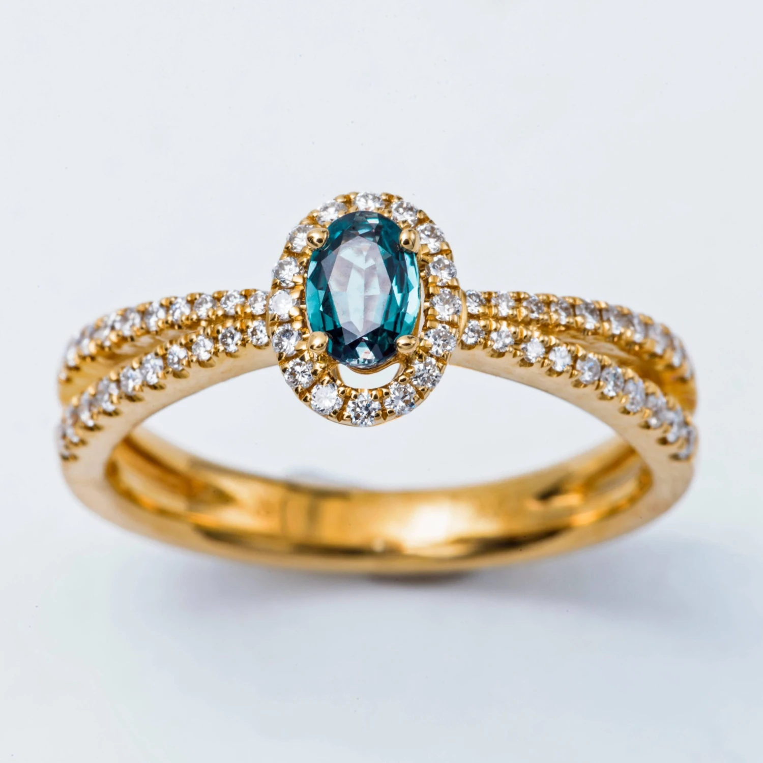 Oval Alexandrite And Diamond Ring With 18 Karat Yellow Gold 4 Oval Alexandrite And Diamond Ring With 18 Karat Yellow Gold – Image 2