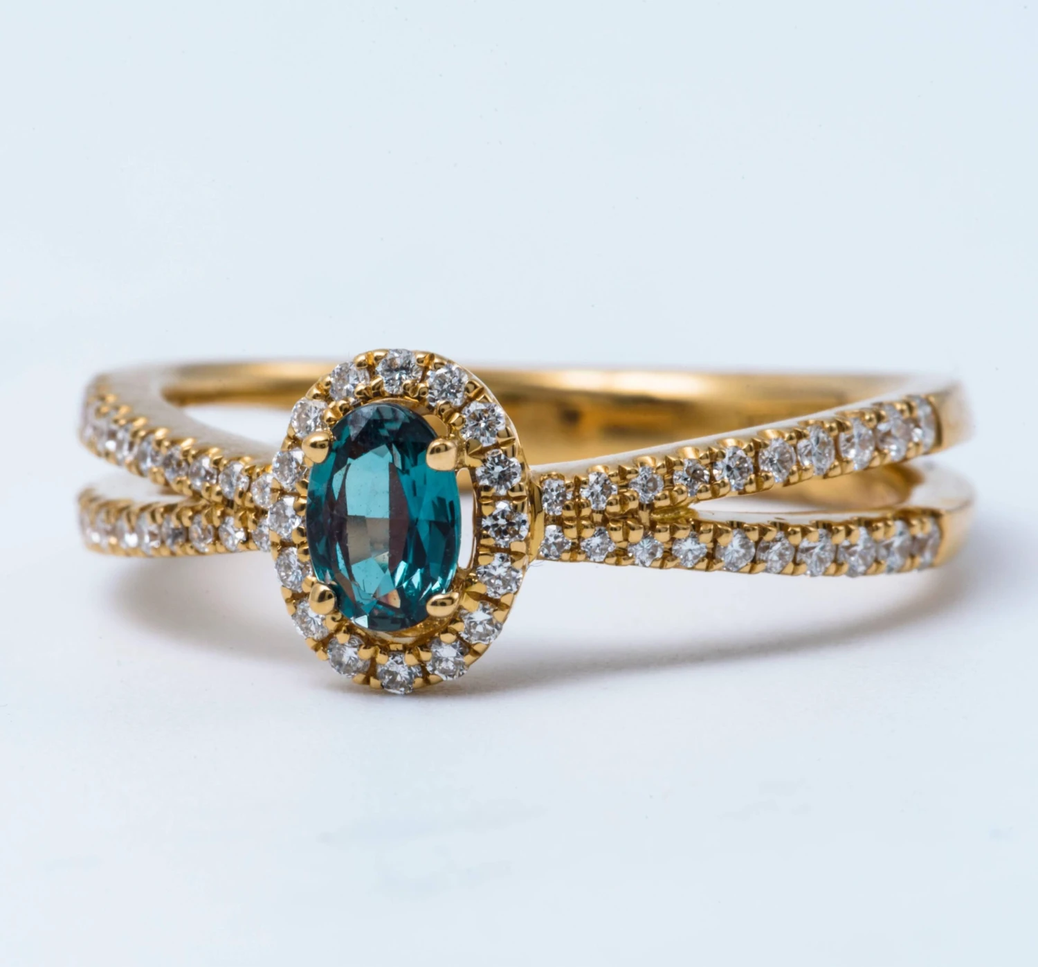 Oval Alexandrite And Diamond Ring With 18 Karat Yellow Gold 8 Oval Alexandrite And Diamond Ring With 18 Karat Yellow Gold – Image 6