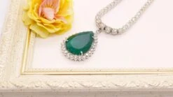 Unknown Certified 40 Carat Emerald And Diamond Necklace In 18 Karat Gold -Mode Bijouterie Magasin MG 6274 1 master