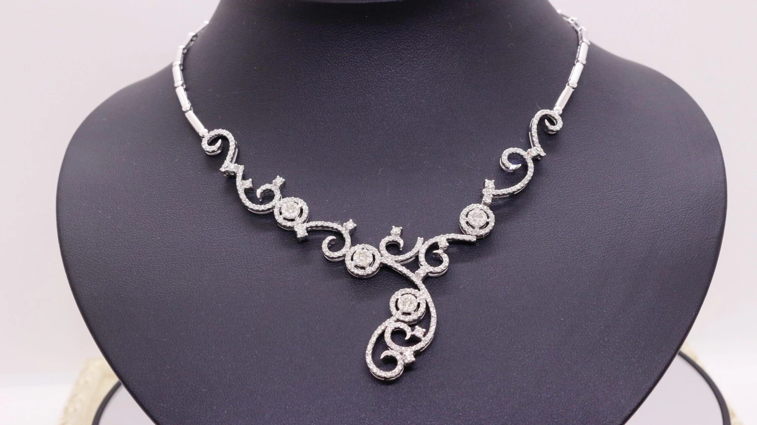 Unknown Designer Diamond Necklace 6 Unknown Designer Diamond Necklace – Image 4