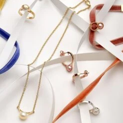 Nathalie Jean Contemporary Pearl 18 Karat Rose Gold Hoop Earrings 13 Nathalie Jean Contemporary Pearl 18 Karat Rose Gold Hoop Earrings -Mode Bijouterie Magasin Nakkar 1stdibs Cover1EarringsPG master