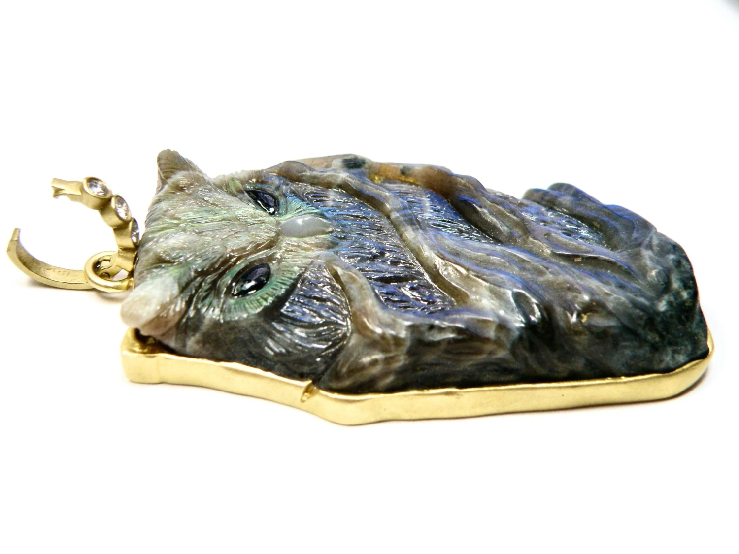 18K Spectrolite Hand Carved Owl 5 18K Spectrolite Hand Carved Owl – Image 3