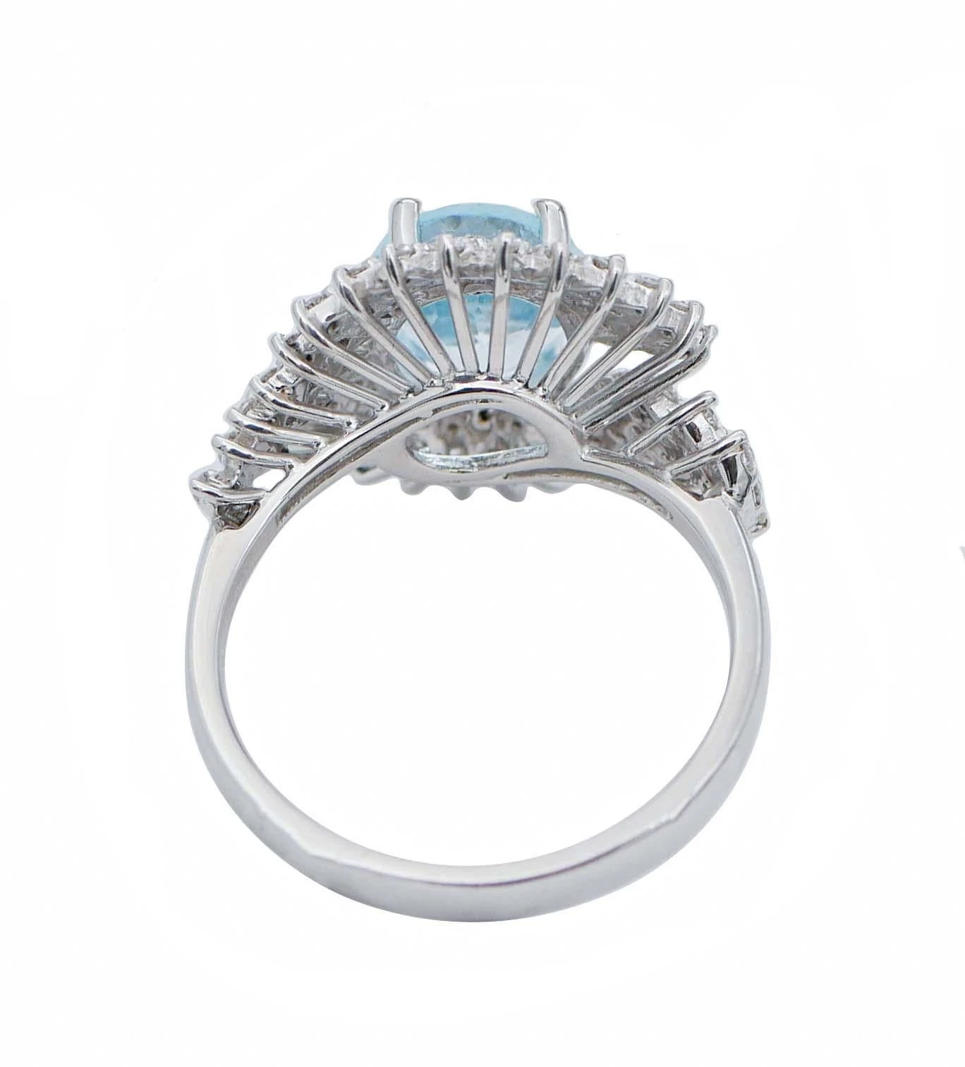 Unknown Aquamarine Colour Topaz, Diamonds, 18 Karat White Gold Modern Ring 5 Unknown Aquamarine Colour Topaz, Diamonds, 18 Karat White Gold Modern Ring – Image 3