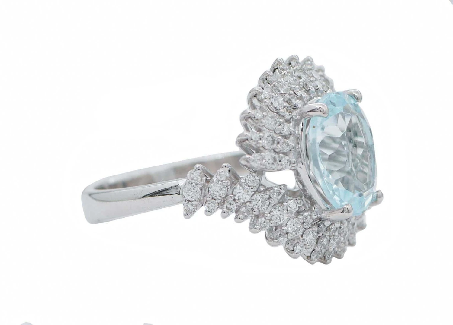 Unknown Aquamarine Colour Topaz, Diamonds, 18 Karat White Gold Modern Ring 4 Unknown Aquamarine Colour Topaz, Diamonds, 18 Karat White Gold Modern Ring – Image 2