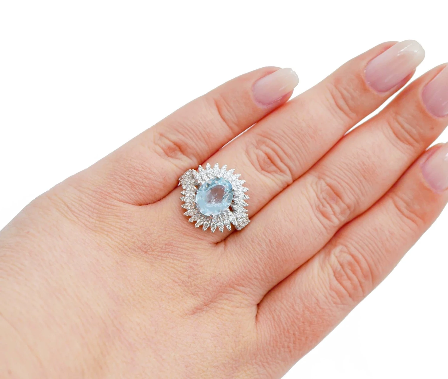 Unknown Aquamarine Colour Topaz, Diamonds, 18 Karat White Gold Modern Ring 7 Unknown Aquamarine Colour Topaz, Diamonds, 18 Karat White Gold Modern Ring – Image 5