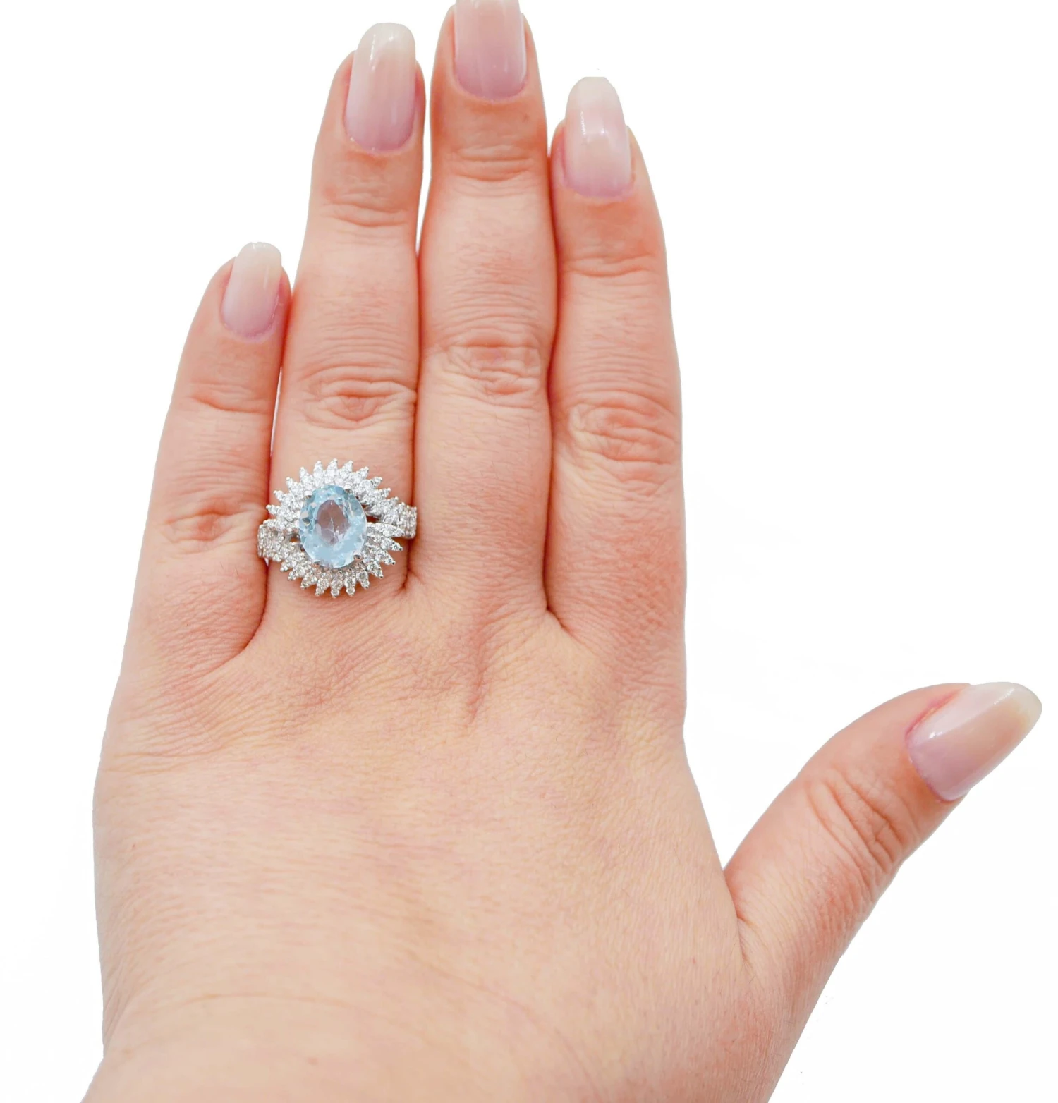 Unknown Aquamarine Colour Topaz, Diamonds, 18 Karat White Gold Modern Ring 6 Unknown Aquamarine Colour Topaz, Diamonds, 18 Karat White Gold Modern Ring – Image 4