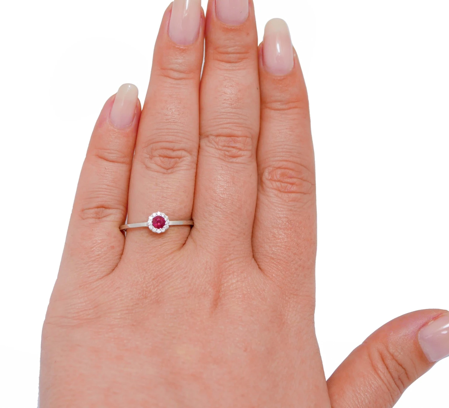 Unknown Ruby, Diamonds, 18 Karat White Gold Ring 7 Unknown Ruby, Diamonds, 18 Karat White Gold Ring – Image 5