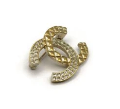CHANEL By KARL LAGERFELD Light Gold Tone Quilted CC Brooch, 2017 13 CHANEL By KARL LAGERFELD Light Gold Tone Quilted CC Brooch, 2017 -Mode Bijouterie Magasin P2540247 master