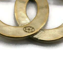 CHANEL By KARL LAGERFELD Light Gold Tone Quilted CC Brooch, 2017 17 CHANEL By KARL LAGERFELD Light Gold Tone Quilted CC Brooch, 2017 -Mode Bijouterie Magasin P2540253 master