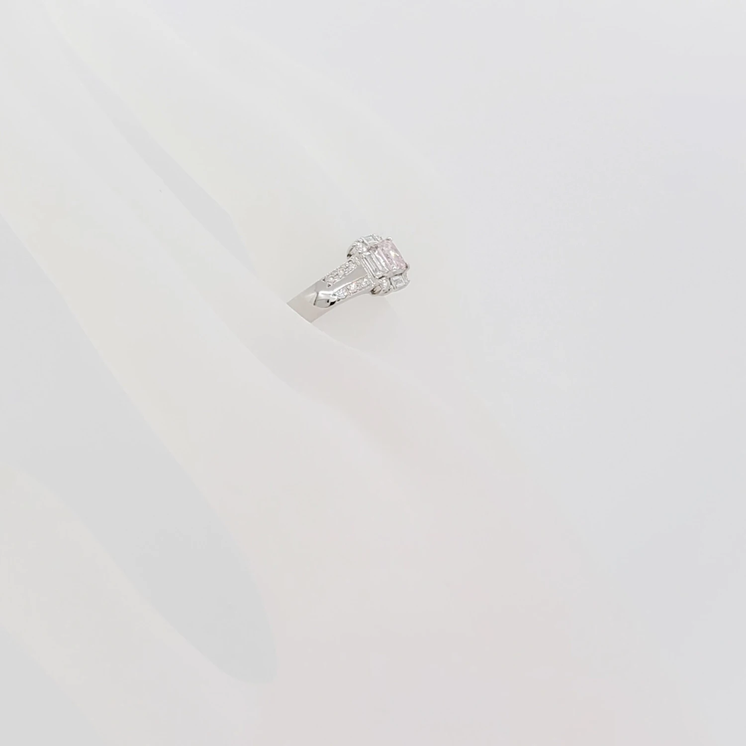 Unknown Estate Pink Diamond Princess Cut And White Diamond Engagement Ring In Platinum 6 Unknown Estate Pink Diamond Princess Cut And White Diamond Engagement Ring In Platinum – Image 4