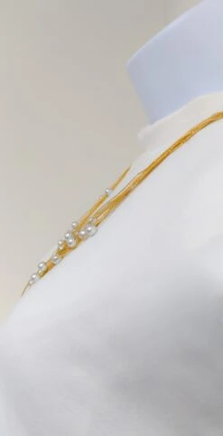 Unknown White Akoya Round Pearl Necklace In 18k Yellow Gold 10 Unknown White Akoya Round Pearl Necklace In 18k Yellow Gold -Mode Bijouterie Magasin PSX 20230615 151217 master