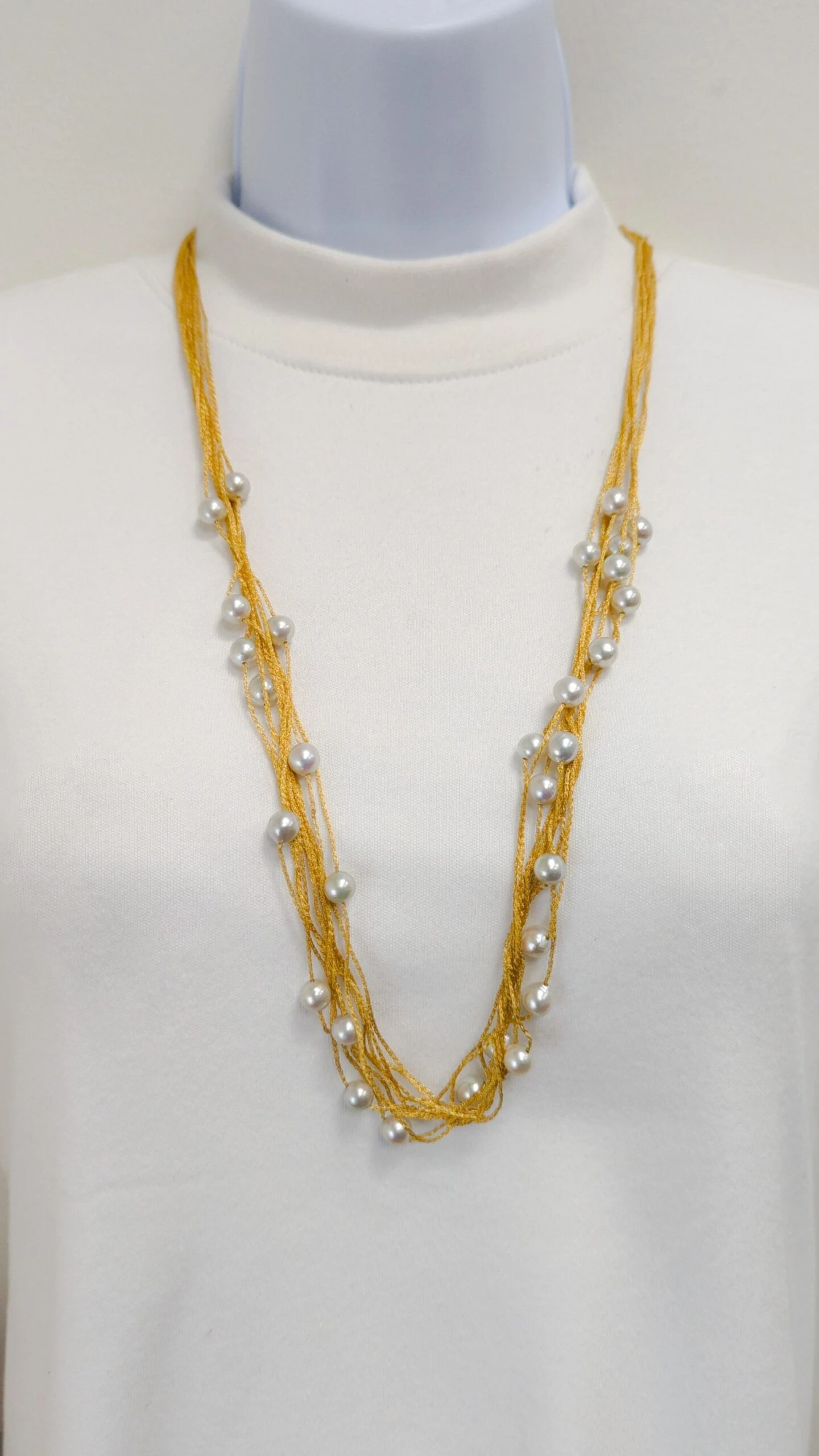 Unknown White Akoya Round Pearl Necklace In 18k Yellow Gold 4 Unknown White Akoya Round Pearl Necklace In 18k Yellow Gold – Image 2