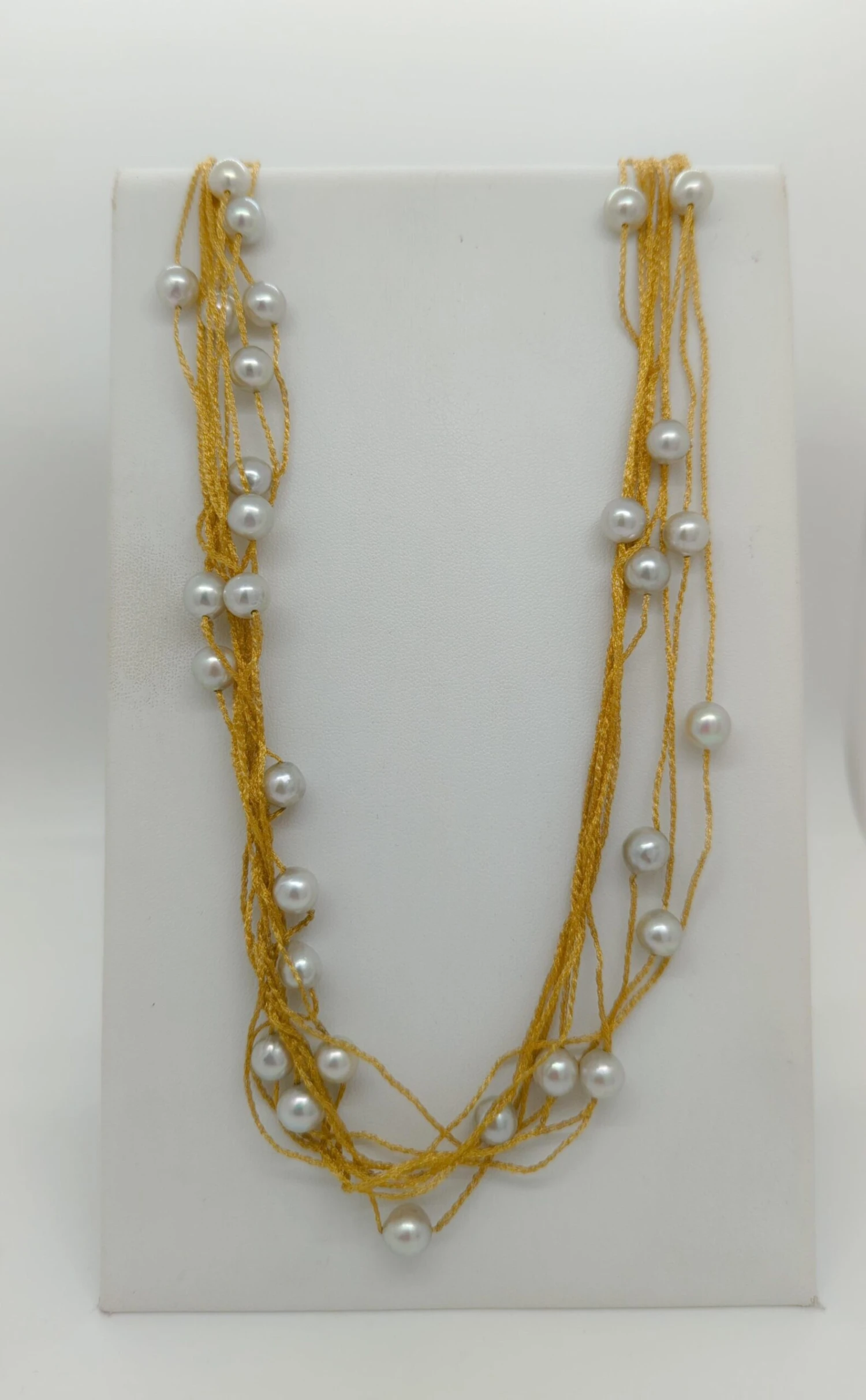 Unknown White Akoya Round Pearl Necklace In 18k Yellow Gold 7 Unknown White Akoya Round Pearl Necklace In 18k Yellow Gold – Image 5