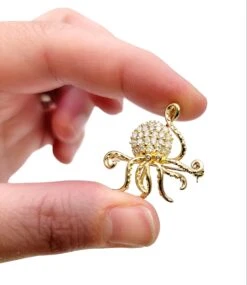 Unknown Delightful 14 Karat Polished Yellow Gold Octopus Brooch / Pendant With Diamonds 25 Unknown Delightful 14 Karat Polished Yellow Gold Octopus Brooch / Pendant With Diamonds -Mode Bijouterie Magasin PhotoRoom 20230327 141355 7 master
