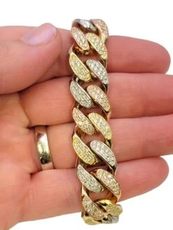 Unknown Tri-Tone Unisex Cuban Link Pave Diamond Bracelet In 14 Karat Gold 32 Unknown Tri-Tone Unisex Cuban Link Pave Diamond Bracelet In 14 Karat Gold -Mode Bijouterie Magasin PhotoRoom 20230425 132828 5 master