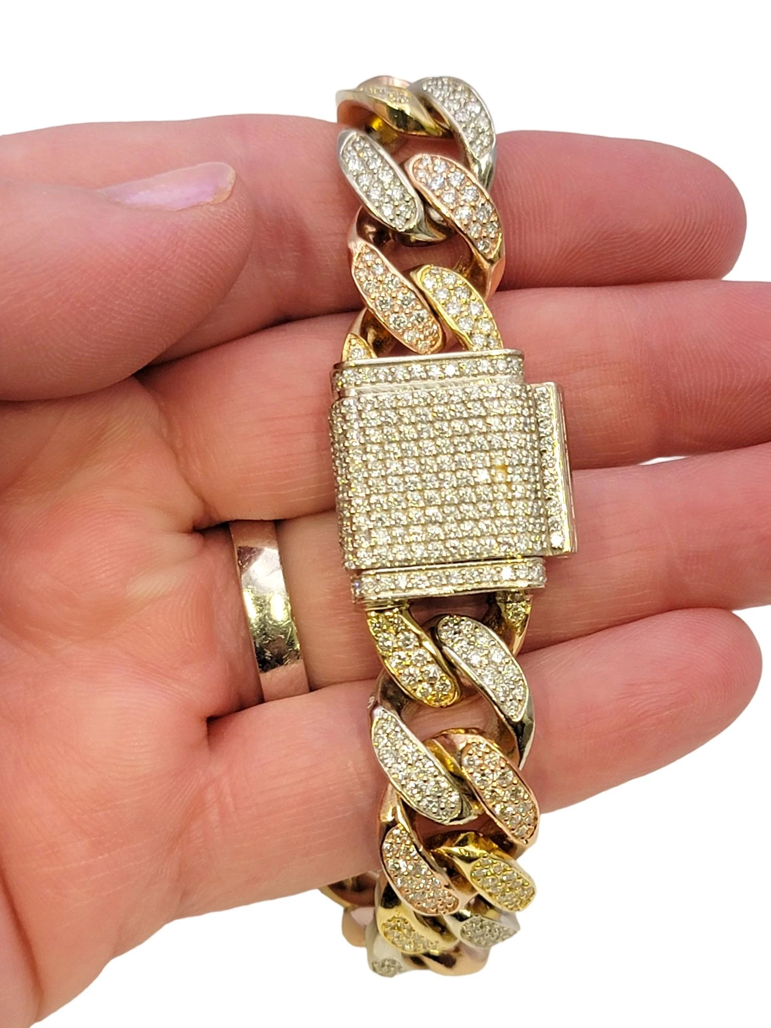 Unknown Tri-Tone Unisex Cuban Link Pave Diamond Bracelet In 14 Karat Gold 15 Unknown Tri-Tone Unisex Cuban Link Pave Diamond Bracelet In 14 Karat Gold – Image 13
