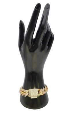 Unknown Tri-Tone Unisex Cuban Link Pave Diamond Bracelet In 14 Karat Gold 33 Unknown Tri-Tone Unisex Cuban Link Pave Diamond Bracelet In 14 Karat Gold -Mode Bijouterie Magasin PhotoRoom 20230425 132828 9 master