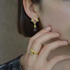 Kent Raible's Bespoke 18k Gold Pink Sapphire, Ruby And Diamond Cocktail Ring -Mode Bijouterie Magasin Pink Sapph and RQ Er Isabel master