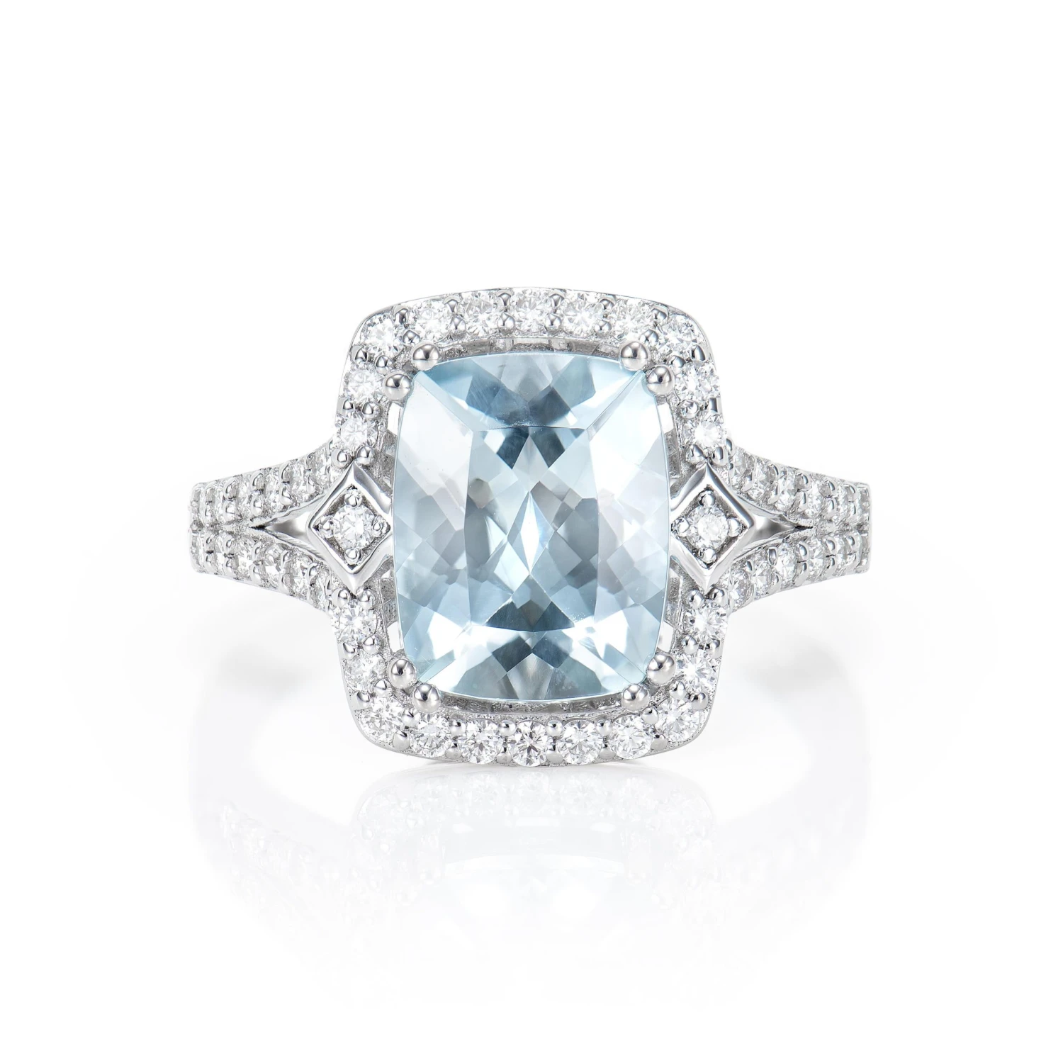 2.72 Carat Aquamarine Elegant Ring In 18 Karat White Gold With White Diamond 5 2.72 Carat Aquamarine Elegant Ring In 18 Karat White Gold With White Diamond – Image 3
