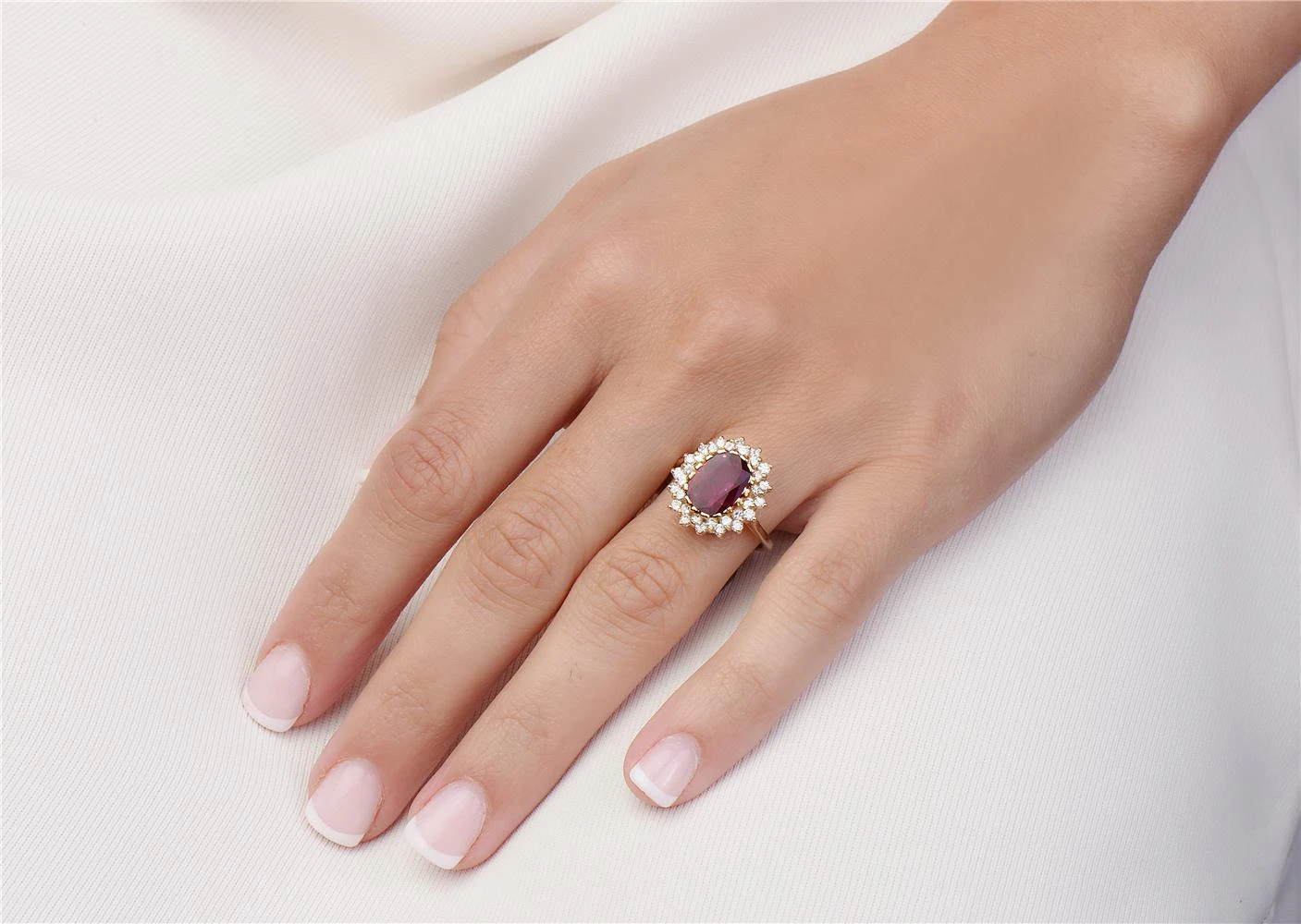 Unknown 14 Karat Yellow Gold Ruby And Diamond Ring 6 Unknown 14 Karat Yellow Gold Ruby And Diamond Ring – Image 4