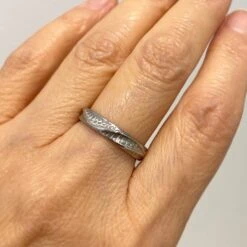 18 Karat White Gold Dune Pattern Band By K.MITA - Large Size -Mode Bijouterie Magasin SD 035RA White on hand master 1