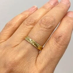 18 Karat Yellow Gold Dune Pattern Band By K.Mita, Large Size -Mode Bijouterie Magasin SD 035RA Yellow on hand master 1