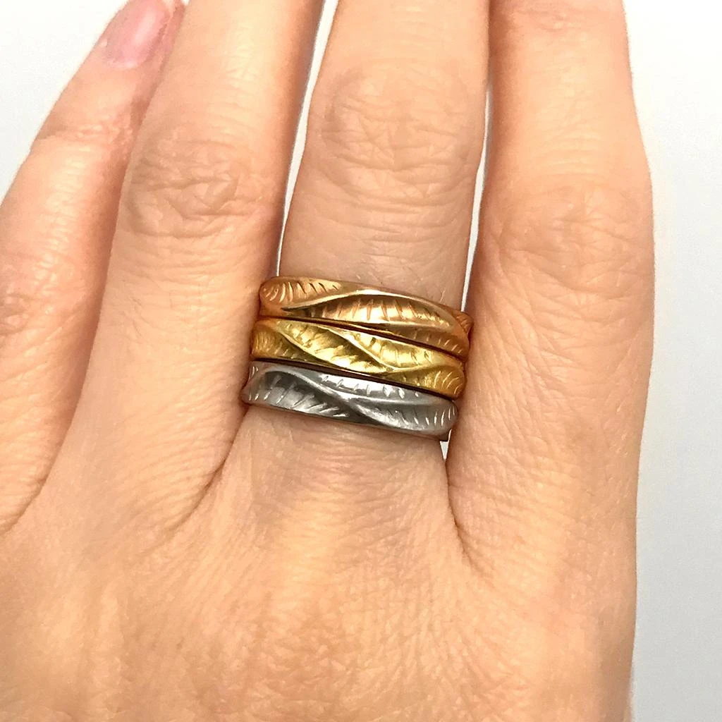 18 Karat Yellow Gold Dune Pattern Band By K.Mita, Small Size 6 18 Karat Yellow Gold Dune Pattern Band By K.Mita, Small Size – Image 4