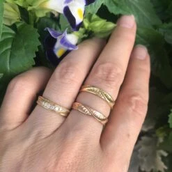 18 Karat White Gold Dune Pattern Band By K.Mita, Small Size -Mode Bijouterie Magasin SD 35 on hand master