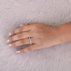 0.52 Carat Emerald & Pear Diamond Half Eternity Band Ring 18 Karat White Gold 10 0.52 Carat Emerald & Pear Diamond Half Eternity Band Ring 18 Karat White Gold -Mode Bijouterie Magasin SER 23665 5 master