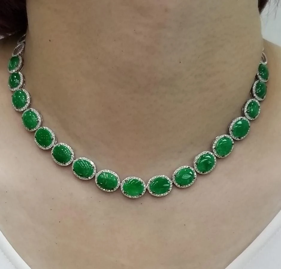 Vintage Apple Green Color Jadeite Jade Diamond Necklace In 18 Karat White Gold 5 Vintage Apple Green Color Jadeite Jade Diamond Necklace In 18 Karat White Gold – Image 3