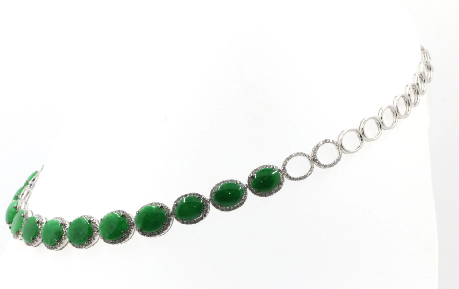 Vintage Apple Green Color Jadeite Jade Diamond Necklace In 18 Karat White Gold 6 Vintage Apple Green Color Jadeite Jade Diamond Necklace In 18 Karat White Gold – Image 4