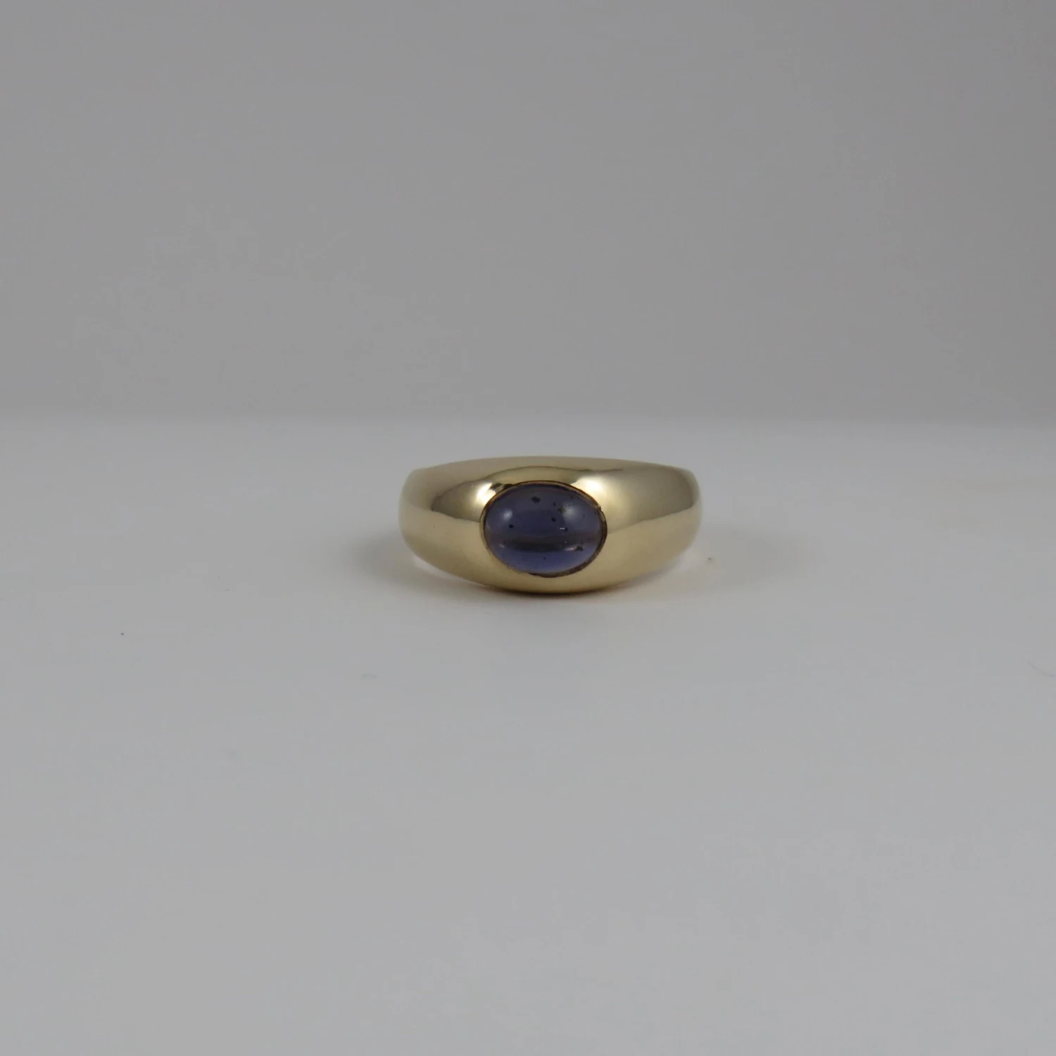 Oval Cabochon Amethyst 9k Yellow Gold Ring 4 Oval Cabochon Amethyst 9k Yellow Gold Ring – Image 2