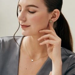 Syna Yellow Gold Mother Of Pearl Necklace With Diamond -Mode Bijouterie Magasin SYNA N40211PRLCDIA M1 master