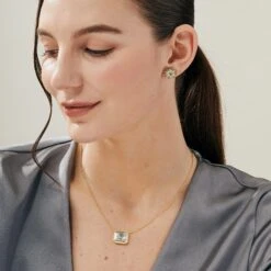 Syna Yellow Gold Geometrix Blue Topaz Necklace With Diamonds 9 Syna Yellow Gold Geometrix Blue Topaz Necklace With Diamonds -Mode Bijouterie Magasin SYNA N55410BTCDIA M1 master