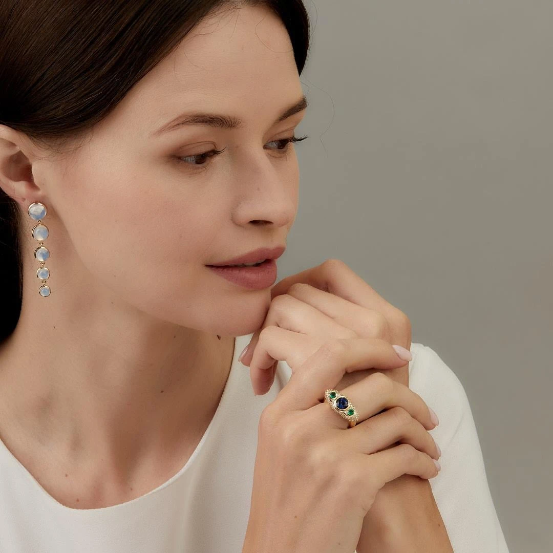 Syna Yellow Gold Blue Sapphire, Emerald And Diamond Ring 6 Syna Yellow Gold Blue Sapphire, Emerald And Diamond Ring – Image 4