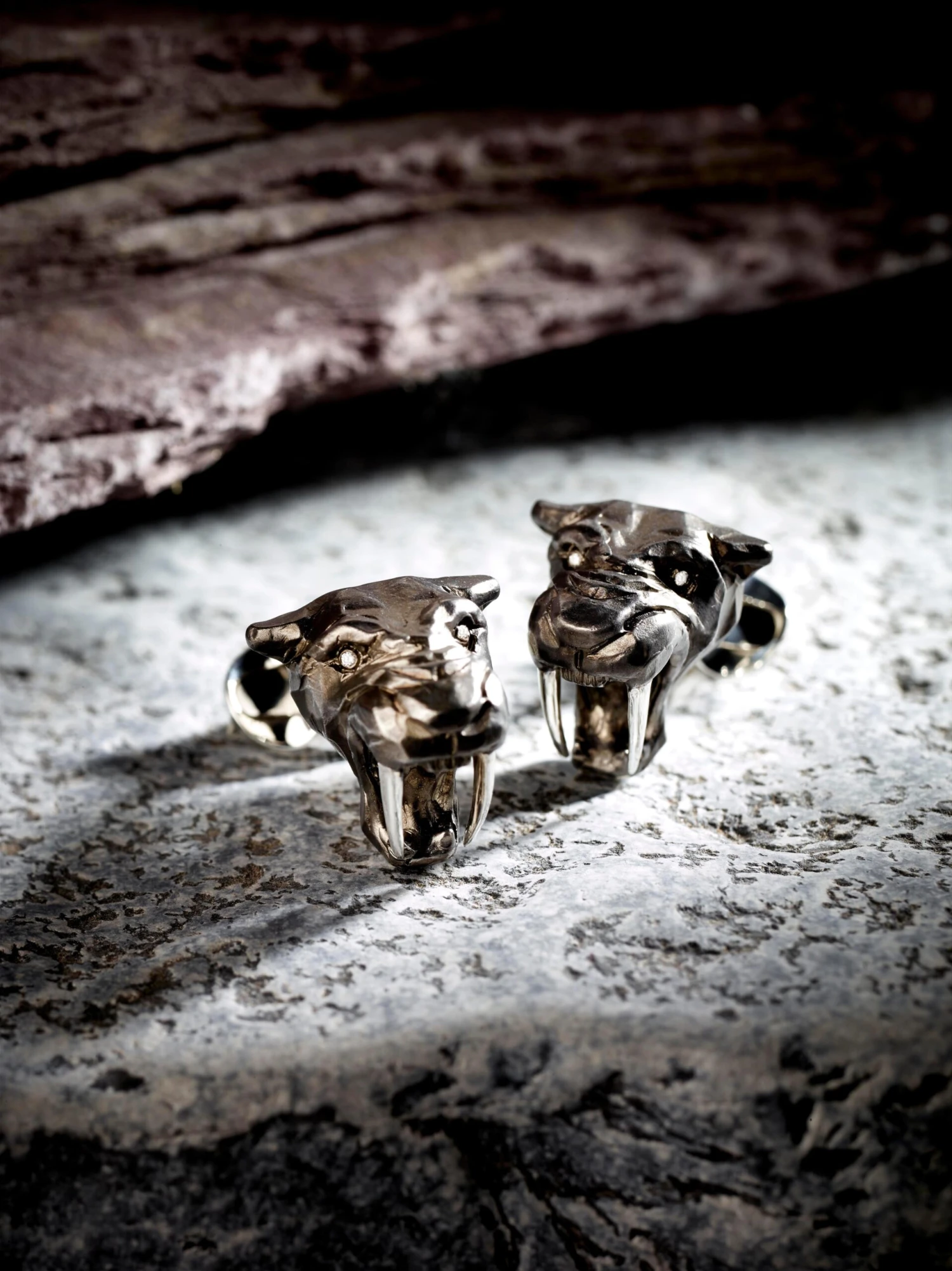 Deakin & Francis Sterling Silver Black Saber-Tooth Tiger Cufflinks 4 Deakin & Francis Sterling Silver Black Saber-Tooth Tiger Cufflinks – Image 2