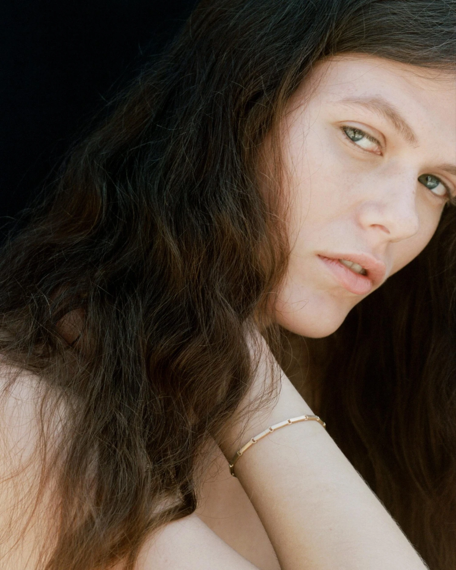 Tiana Marie Combes Yellow Gold Solid Rectangular Bar Link Chain Bracelet 6 Tiana Marie Combes Yellow Gold Solid Rectangular Bar Link Chain Bracelet – Image 4