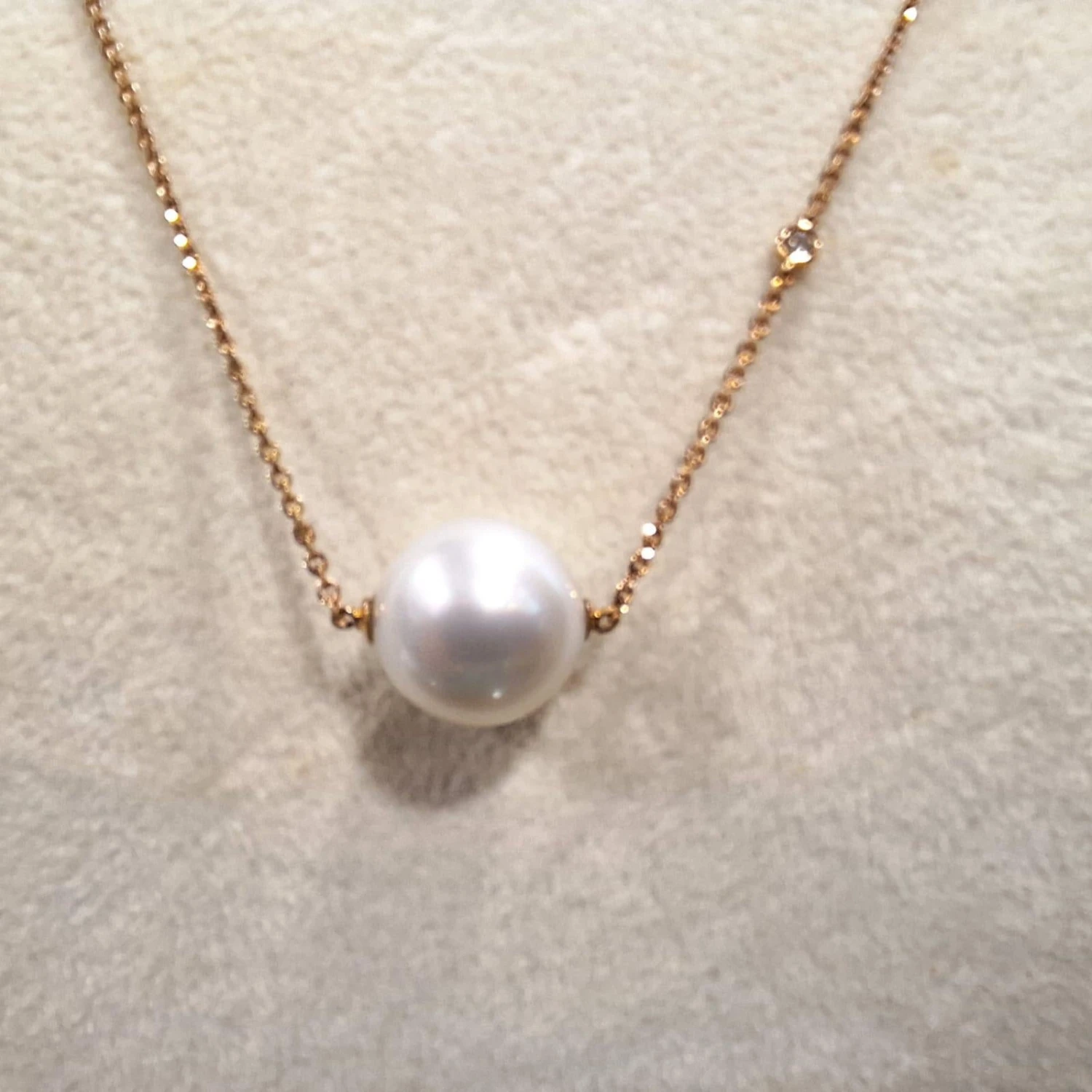 Gilin 18k Rose Gold Necklace With South Sea Pearl 5 Gilin 18k Rose Gold Necklace With South Sea Pearl – Image 3
