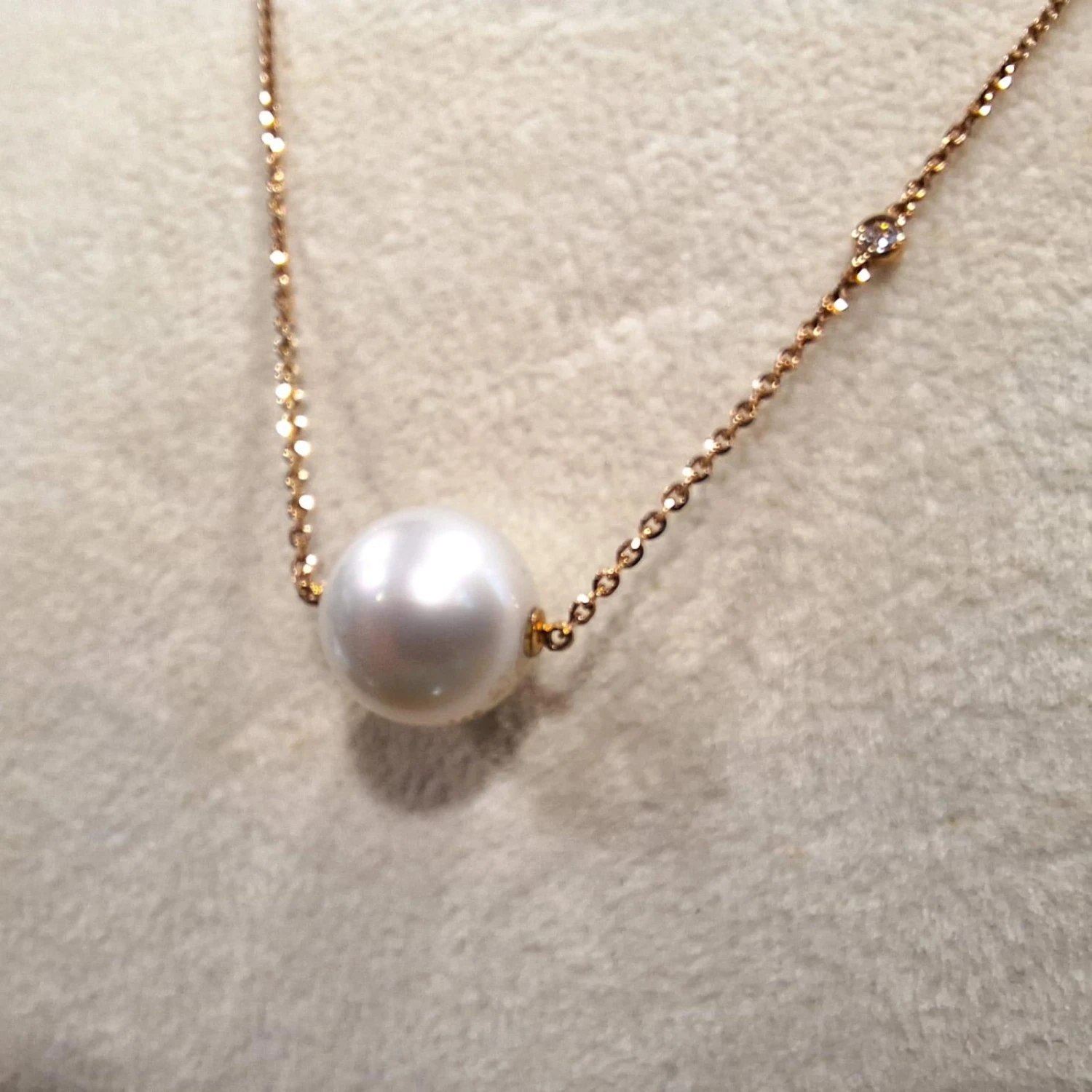 Gilin 18k Rose Gold Necklace With South Sea Pearl 6 Gilin 18k Rose Gold Necklace With South Sea Pearl – Image 4