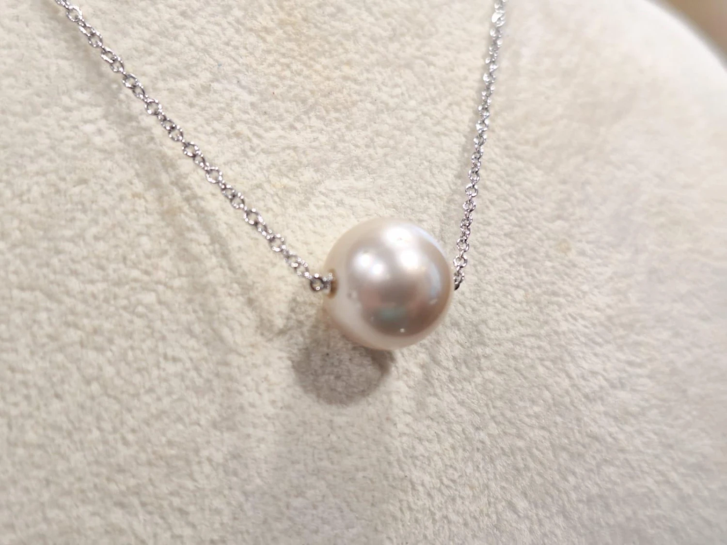 Gilin 18k White Gold Necklace With South Sea Pearl 6 Gilin 18k White Gold Necklace With South Sea Pearl – Image 4