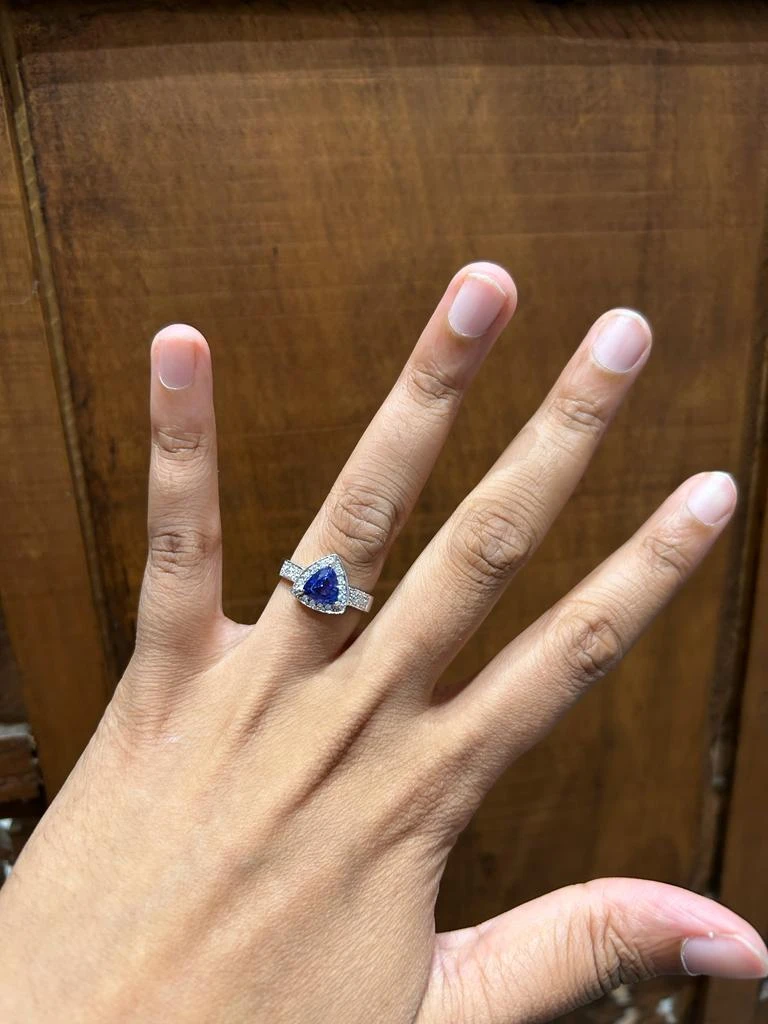 Unknown 2.1 Carat Trillion Cut Tanzanite And Diamond Ring In 18K White Gold 8 Unknown 2.1 Carat Trillion Cut Tanzanite And Diamond Ring In 18K White Gold – Image 6
